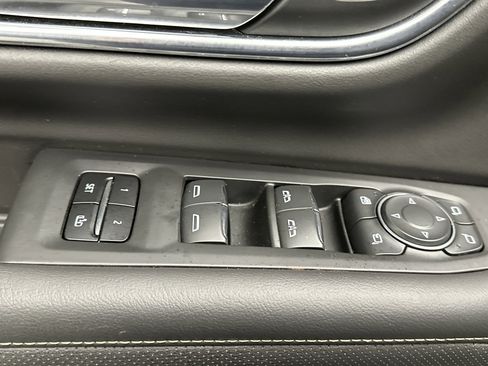 Used 2021 Chevrolet Suburban Premier image 21