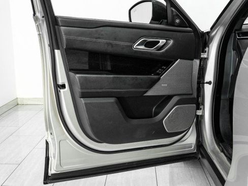 Used 2019 Land Rover Range Rover Velar R-Dynamic SE image 40