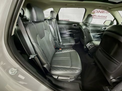 Used 2023 Kia Sorento SX AWD/4WD image 33