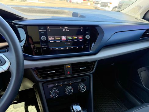 Used 2022 Volkswagen Taos SE w/ Panoramic Sunroof Package image 22