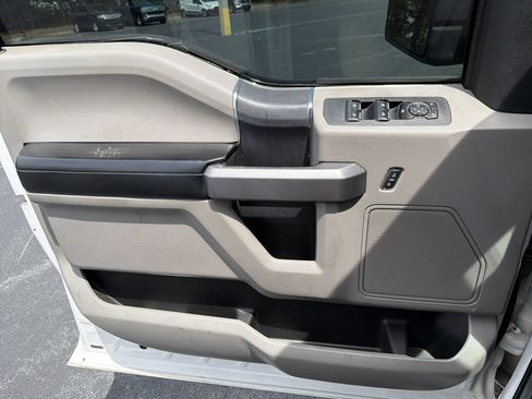 Used 2016 Ford F150 XLT RWD image 9