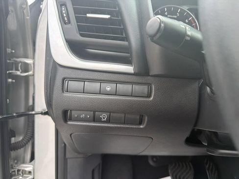 Used 2023 Nissan Rogue SV FWD image 35