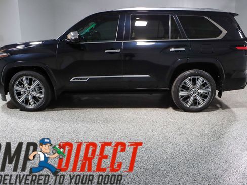 Used 2024 Toyota Sequoia Capstone image 10