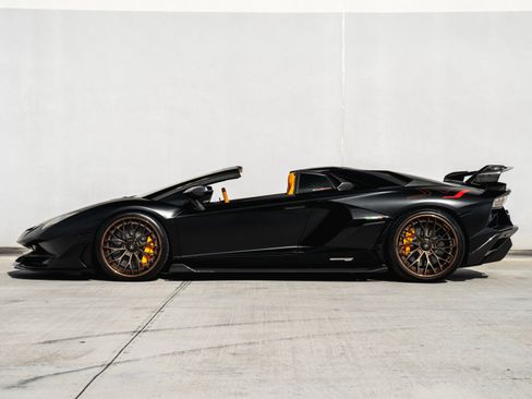 Used 2020 Lamborghini Aventador SVJ AWD/4WD image 10