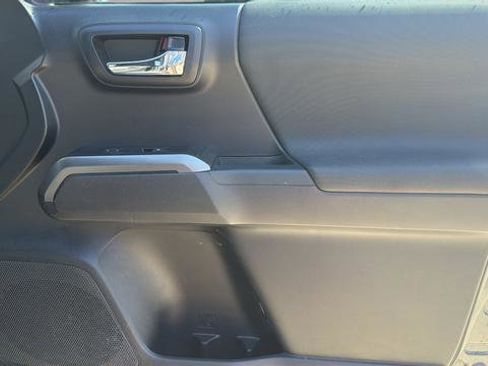 Used 2020 Toyota Tacoma TRD Off-Road image 11