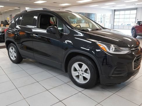 Used 2020 Chevrolet Trax LT w/ LT Convenience Package FWD image 13