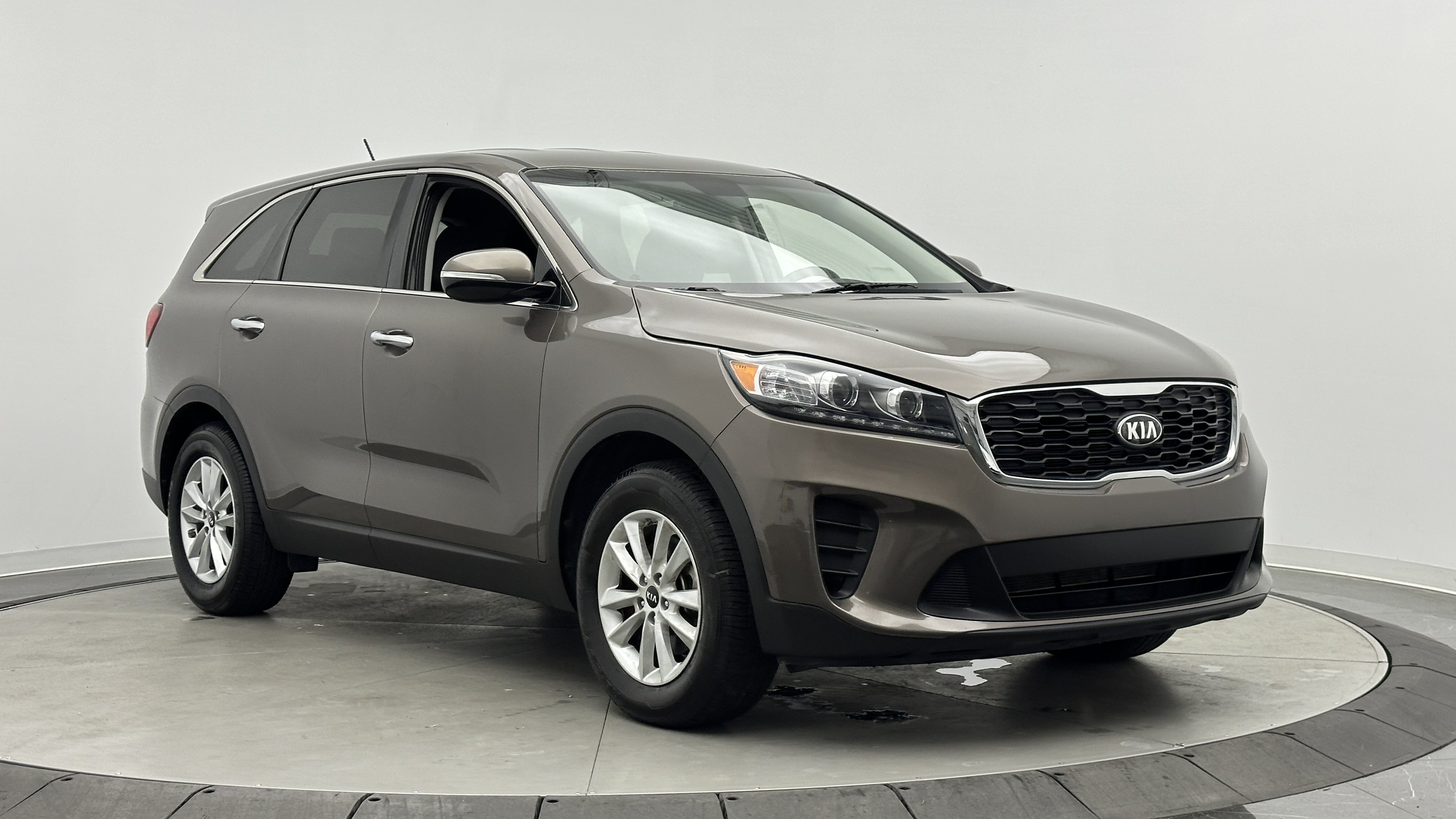 Used 2019 Kia Sorento FWD image 3