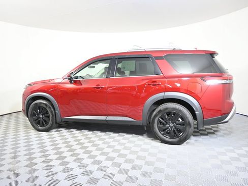 Used 2023 Nissan Pathfinder SL AWD/4WD image 3