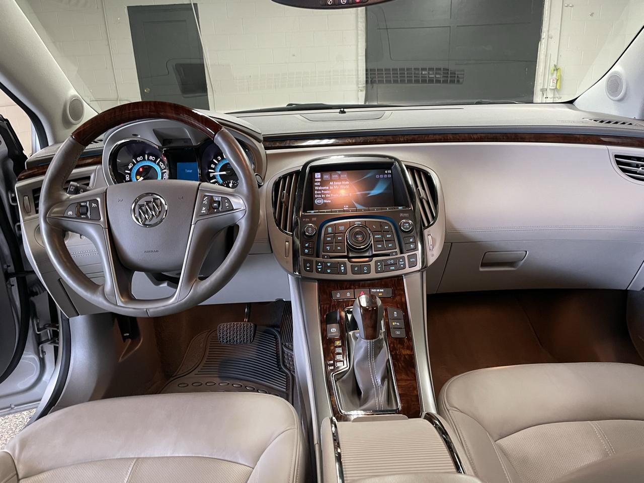 Used 2010 Buick LaCrosse CXL w/ Luxury Package AWD/4WD image 19