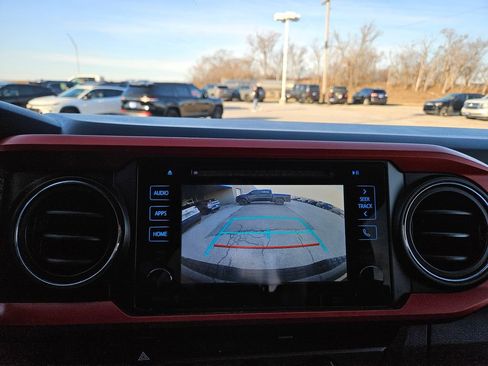 Used 2016 Toyota Tacoma TRD Off-Road image 14