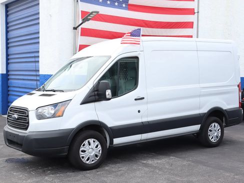 Used 2018 Ford Transit 250 130 Medium Roof RWD image 1