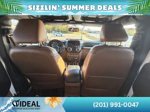 Used 2016 Jeep Wrangler Unlimited Sahara w/ Connectivity Group AWD/4WD image 39