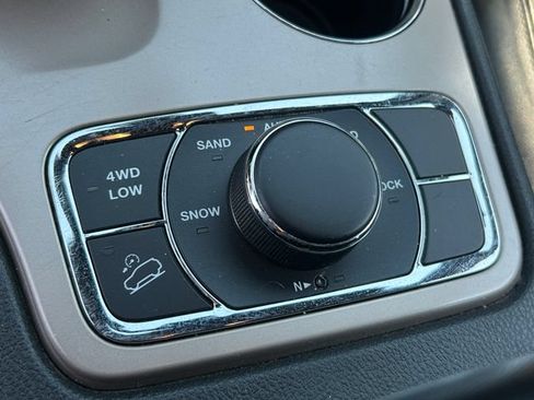 Used 2015 Jeep Grand Cherokee Limited w/ Trailer Tow Group IV AWD/4WD image 16