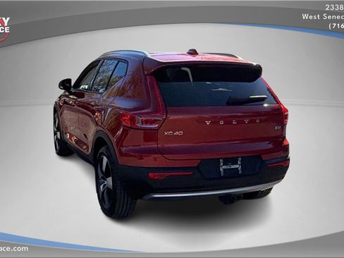 Used 2019 Volvo XC40 T5 Momentum image 7