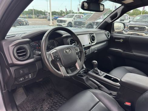 Used 2021 Toyota Tacoma TRD Sport AWD/4WD image 14