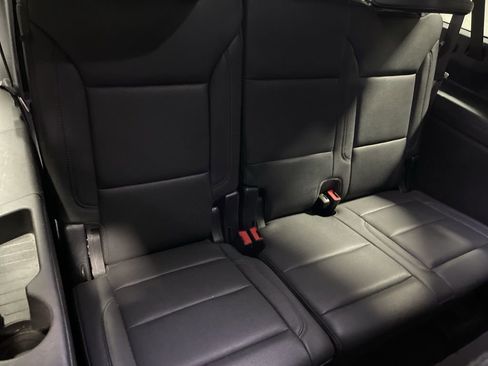 Used 2023 Chevrolet Suburban LT image 14