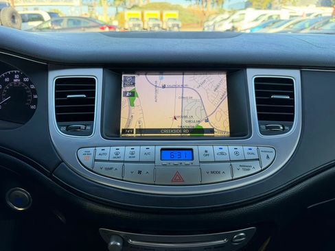 Used 2012 Hyundai Genesis 3.8 w/ Premium Pkg RWD image 13