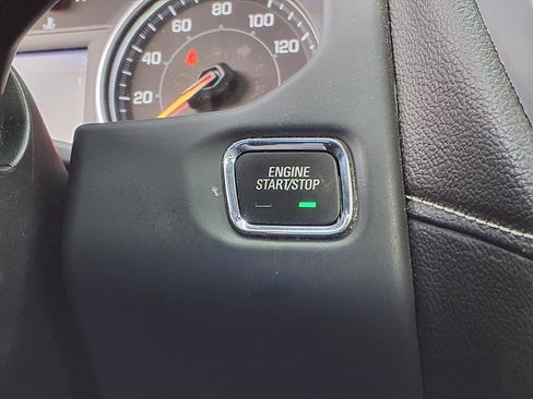 Used 2021 GMC Acadia SLT w/ Preferred Package image 16