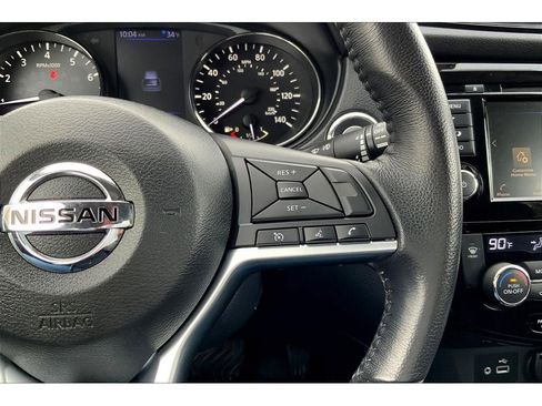 Used 2018 Nissan Rogue SV image 20