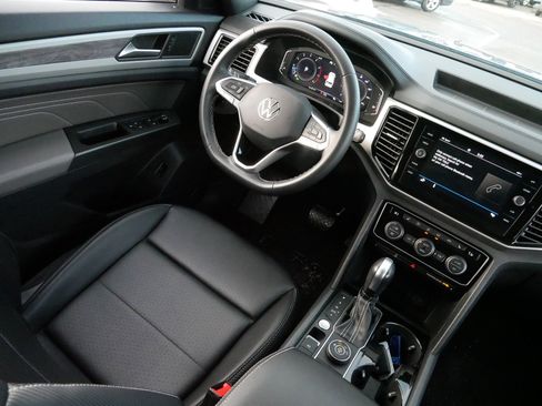 Certified 2023 Volkswagen Atlas Cross Sport SE image 10