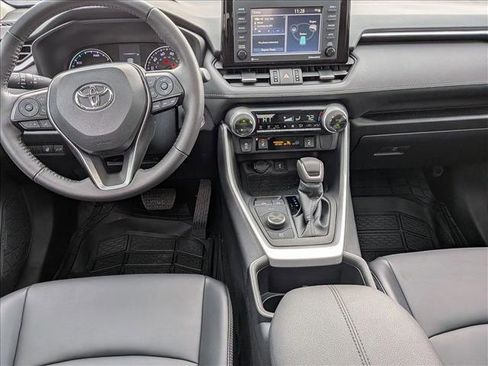 Used 2022 Toyota RAV4 XLE Premium image 17