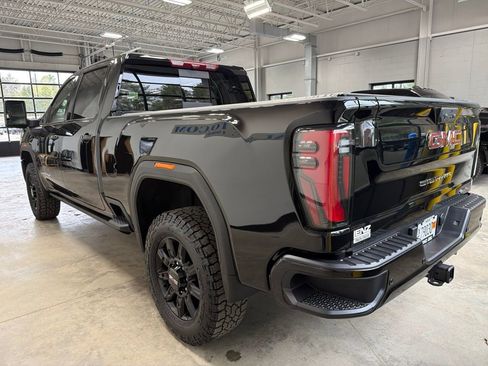 Used 2025 GMC Sierra 2500 AT4 w/ AT4 Premium Plus Package AWD/4WD image 5