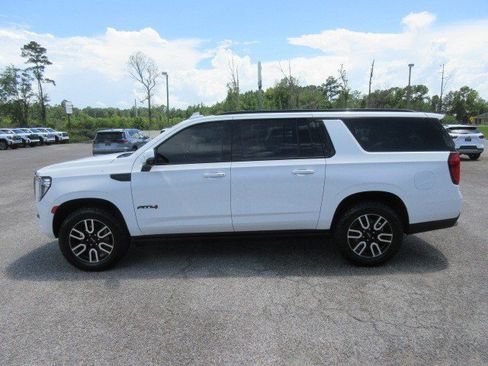 Used 2024 GMC Yukon XL AT4 w/ Technology Package AWD/4WD image 8