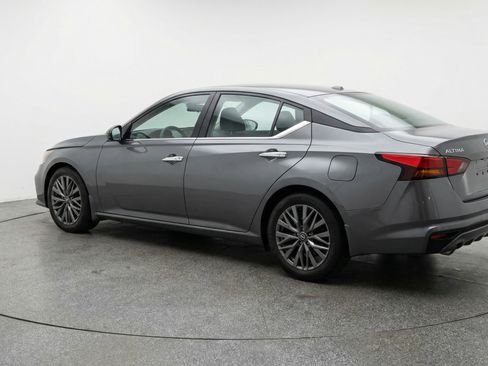 Used 2025 Nissan Altima 2.5 SV image 6