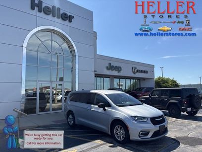 Used 2024 Chrysler Pacifica Touring-L