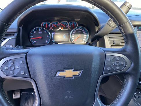 Used 2020 Chevrolet Suburban LT w/ Luxury Package AWD/4WD image 17