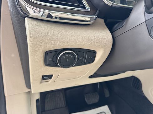 Used 2017 Lincoln Continental Select w/ Climate Package image 20