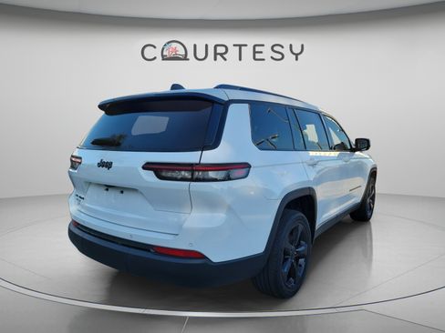 Certified 2023 Jeep Grand Cherokee L Laredo AWD/4WD image 3
