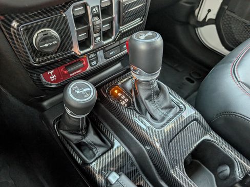 Used 2024 Jeep Wrangler Unlimited Rubicon w/ Technology Group AWD/4WD image 23