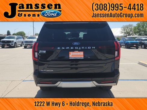 Used 2025 Ford Expedition Platinum w/ Driver's Package AWD/4WD image 12