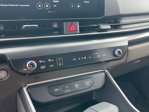 New 2026 Kia Carnival FWD image 17