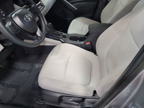 Used 2025 Toyota Corolla Cross L image 11