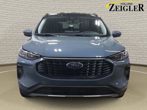 Used 2025 Ford Escape Platinum w/ Premium Technology Package image 2