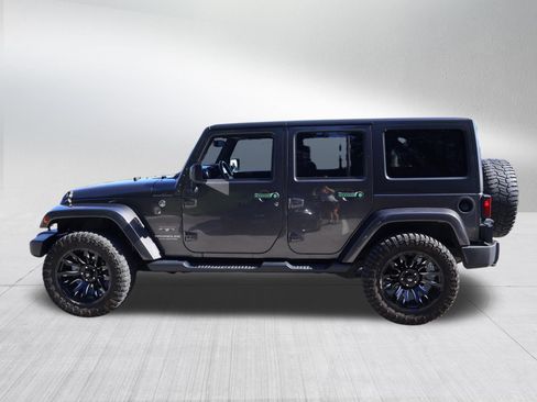 Used 2017 Jeep Wrangler Unlimited Sahara w/ Connectivity Group AWD/4WD image 4