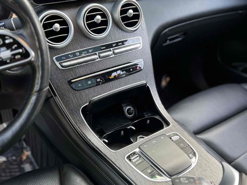 Used 2020 Mercedes-Benz GLC 300 4MATIC w/ Premium Package image 40