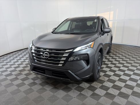 Certified 2025 Nissan Rogue SV image 2