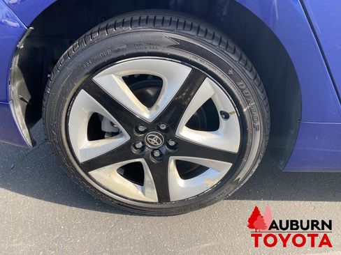 Used 2016 Toyota Prius Four Touring FWD image 9