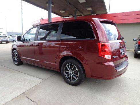Used 2019 Dodge Grand Caravan GT FWD image 6