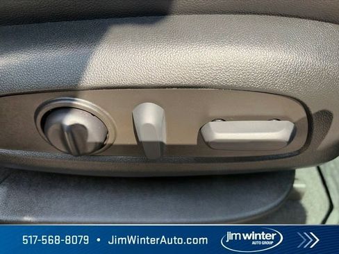 Used 2023 Chevrolet Traverse LT w/ LT Premium Package AWD/4WD image 15
