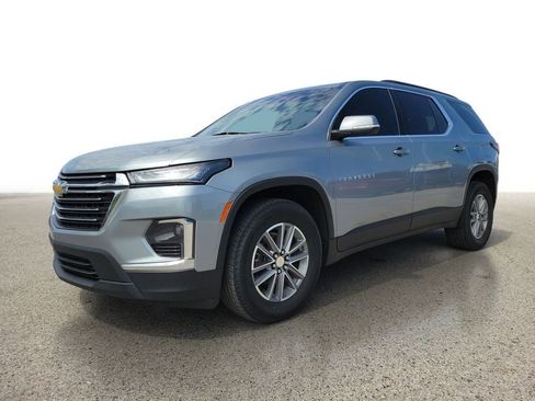 Used 2023 Chevrolet Traverse LT FWD image 2