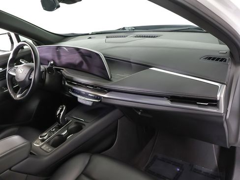 Used 2024 Cadillac XT4 Premium Luxury image 27