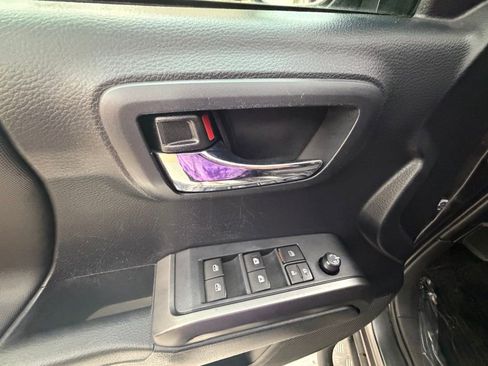 Used 2019 Toyota Tacoma TRD Sport AWD/4WD image 24