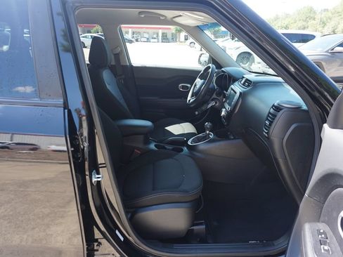 Used 2018 Kia Soul + FWD image 13