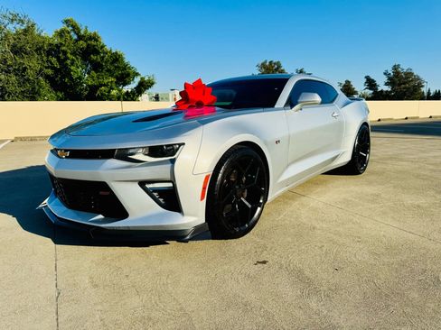 Used 2017 Chevrolet Camaro SS RWD image 2