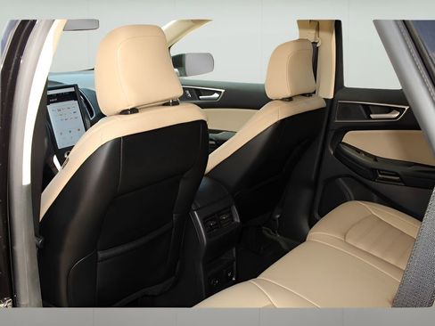 Used 2021 Ford Edge SEL w/ Convenience Package image 18
