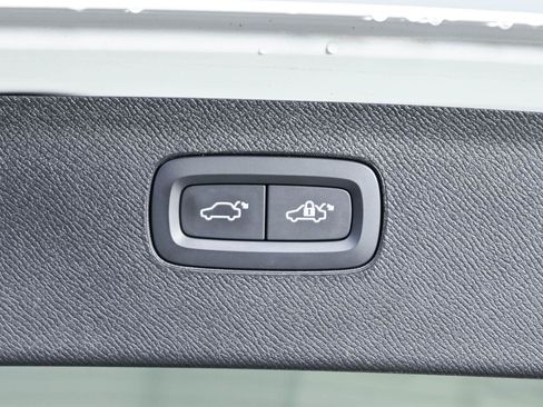 Certified 2024 Volvo XC90 B6 Plus w/ Protection Package Premier AWD/4WD image 32